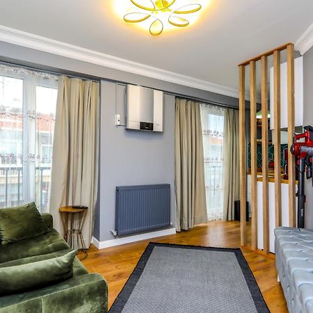 Lovely Flat 500 M To Uskudar Ferry Station Istanboel Buitenkant foto